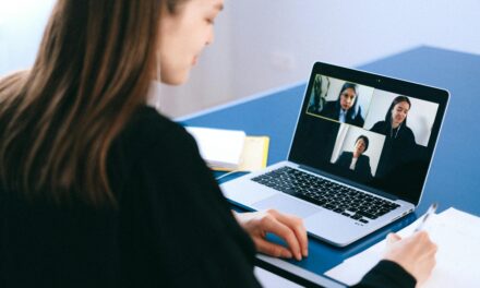 How to Manage a Remote Team Effectively: Key Challenges and Proven Solutions