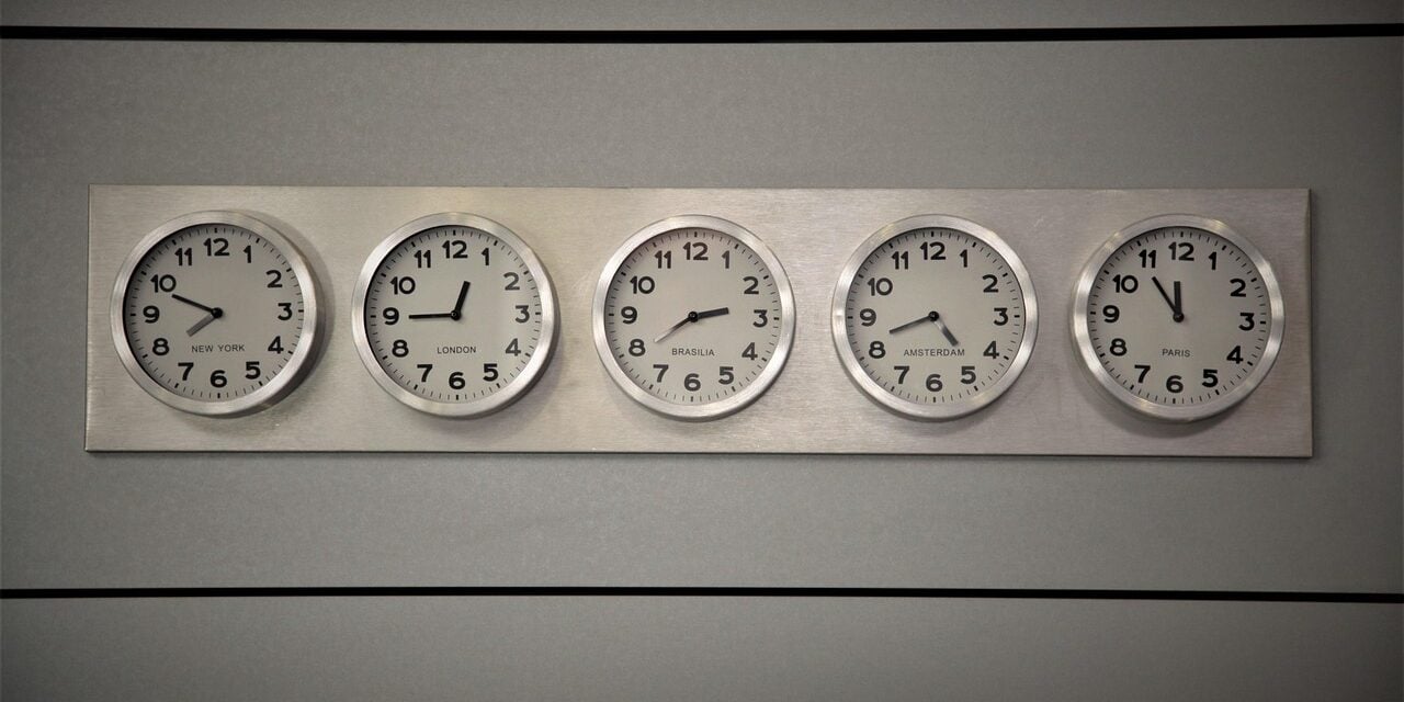 How to Overcome Time Zone Differences with U.S. Clients and Grow Your Global Business
